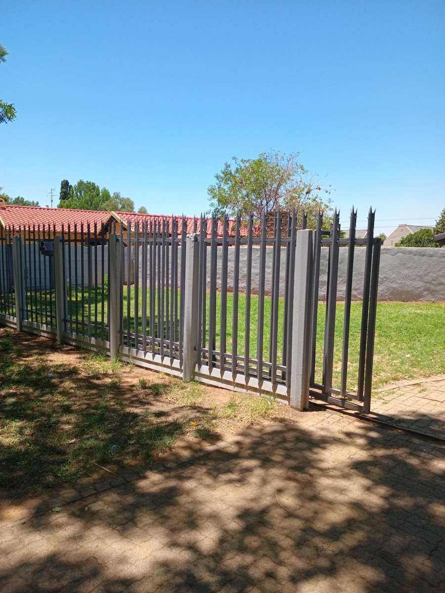 To Let 3 Bedroom Property for Rent in Vaalpark Free State